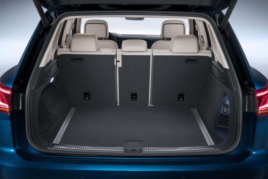 Багажник Volkswagen Touareg V6 TDI Elegance 2018 года  (WW) (фото 8 из 46)